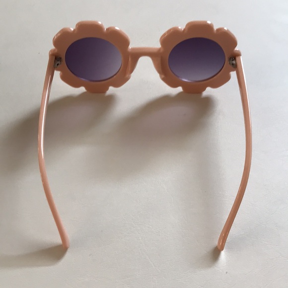 Baby Girl Flower Sunglasses! - Picture 2 of 4